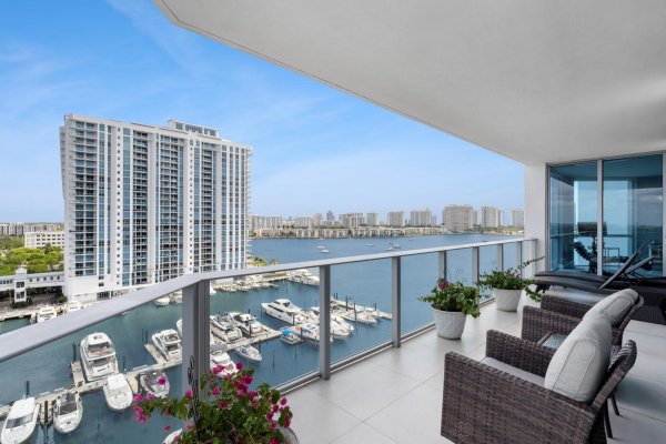 17111 Biscayne Blvd #1101 North Miami Beach, FL 33160
