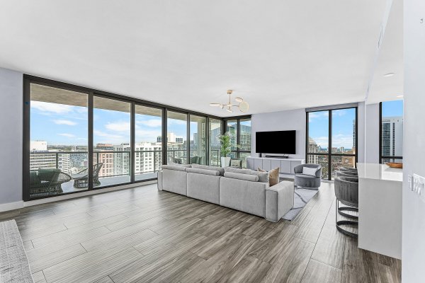 100 E Las Olas #3001 Fort Lauderdale, FL 33301