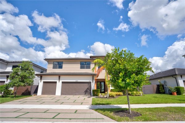 9015 NW 161st Ter Miami Lakes, FL 33018