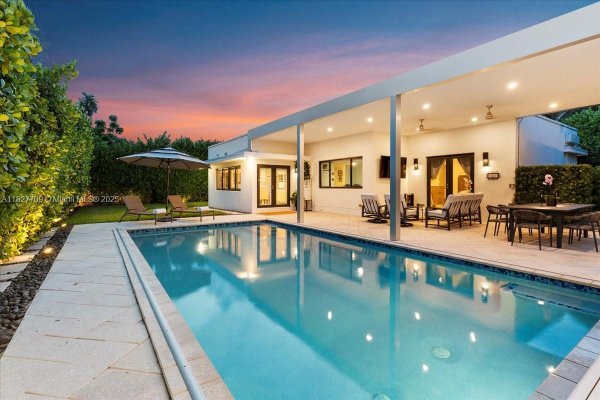 2180 Alamanda Dr North Miami, FL 33181