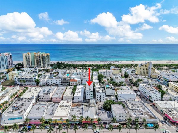 1418 Collins Ave #302 Miami Beach, FL 33139