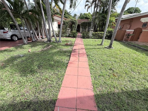 9125 Byron Ave Surfside, FL 33154