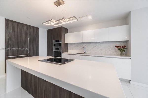 851 NE 1st Ave #3911 Miami, FL 33132