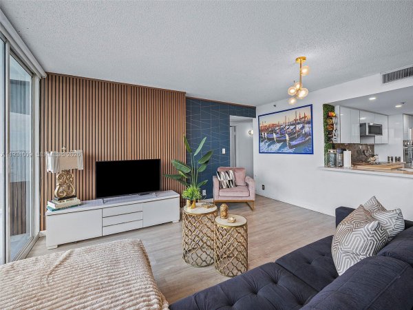 7601 E Treasure Dr #711 North Bay Village, FL 33141