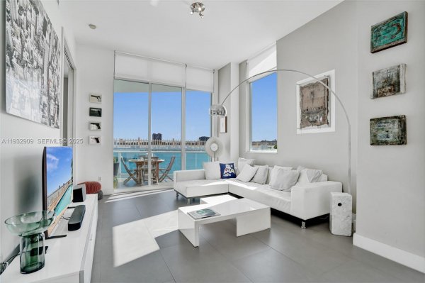 725 NE 22nd St #PH1A Miami, FL 33137