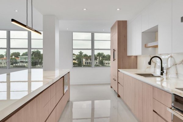 Undisclosed Address Miami Beach, FL 33140