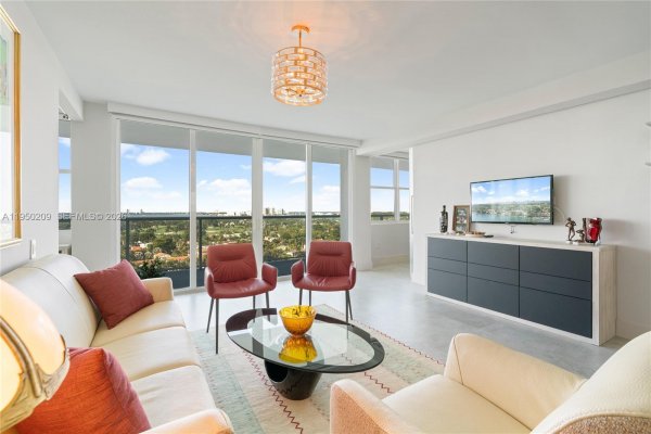 5750 Collins Ave #15E Miami Beach, FL 33140