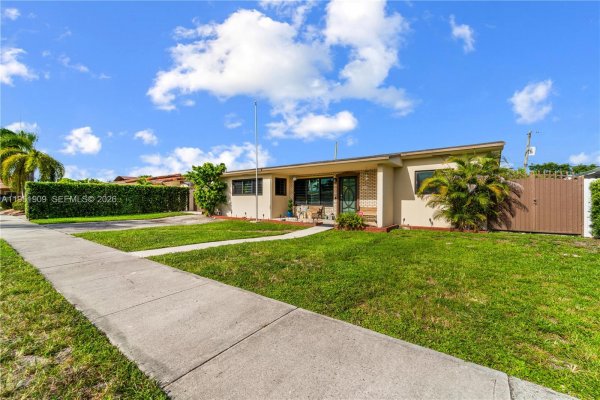 8065 W 14th Ct Hialeah, FL 33014