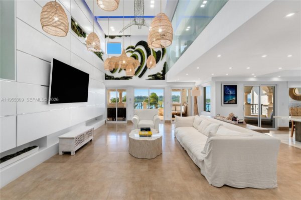 2443 Fisher Is Dr #5403 Miami, FL 33109