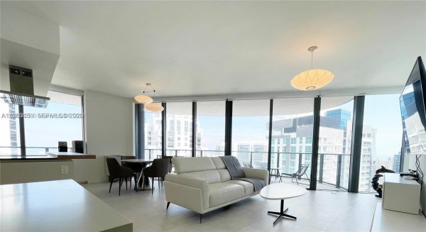 1000 Brickell Plz #4301 Miami, FL 33131