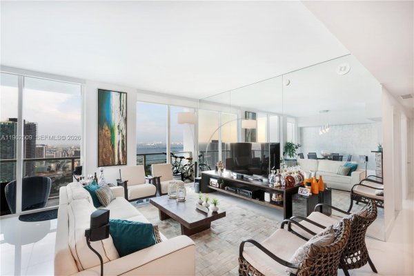 244 Biscayne Blvd #4604 Miami, FL 33132
