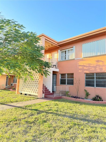 3411 SW 11th St #3B Miami, FL 33135