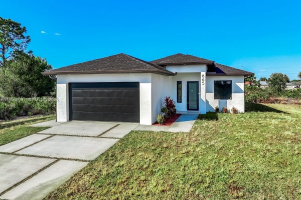 865 Chipley St E Lehigh Acres, FL 33974