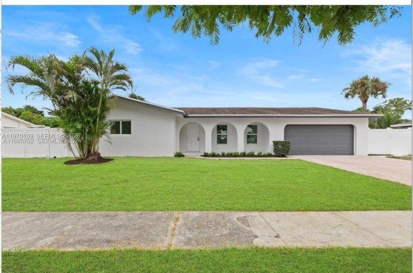 1780 SW 12th St Boca Raton, FL 33486