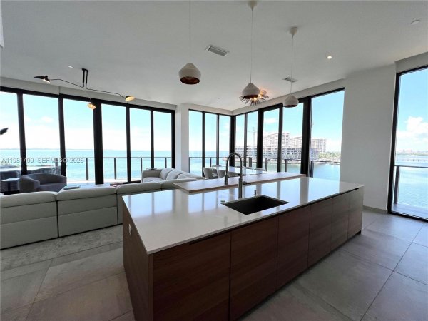 3581 E Glencoe St #601 Miami, FL 33133