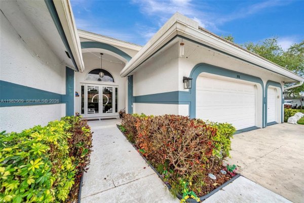 106 SW 85th Ter Coral Springs, FL 33071