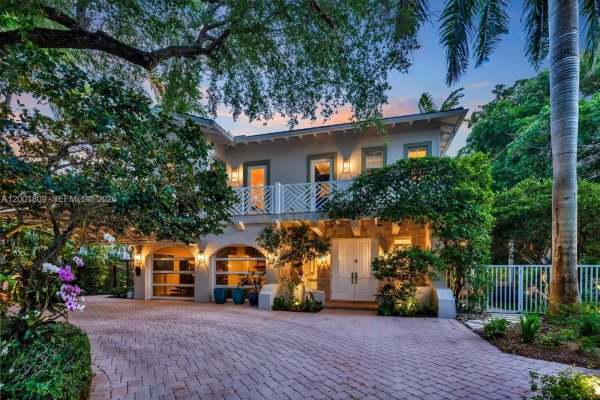 4090 Barbarossa Ave Miami, FL 33133