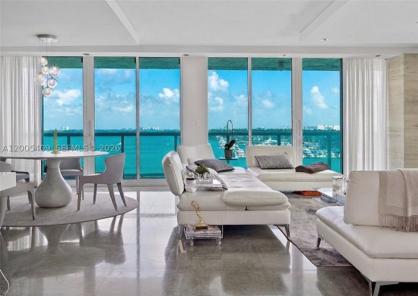 10 Venetian Way #804 Miami Beach, FL 33139