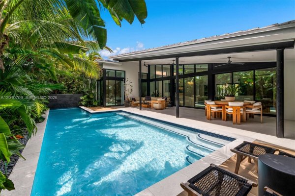 5225 La Gorce Dr Miami Beach, FL 33140