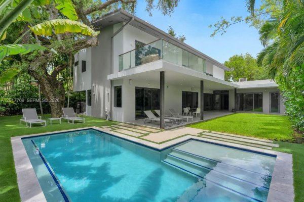 10 Samana Dr Miami, FL 33133
