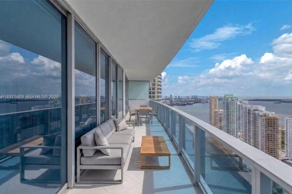 200 Biscayne Blvd Way #5004 Miami, FL 33131