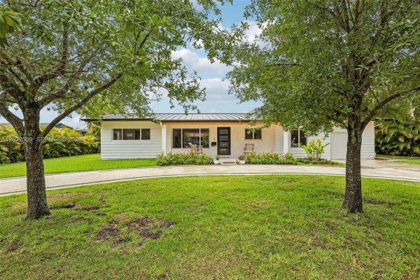 5620 SW 63rd Ct South Miami, FL 33143