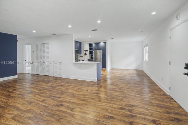 6815 Edgewater Dr #201 Coral Gables, FL 33133