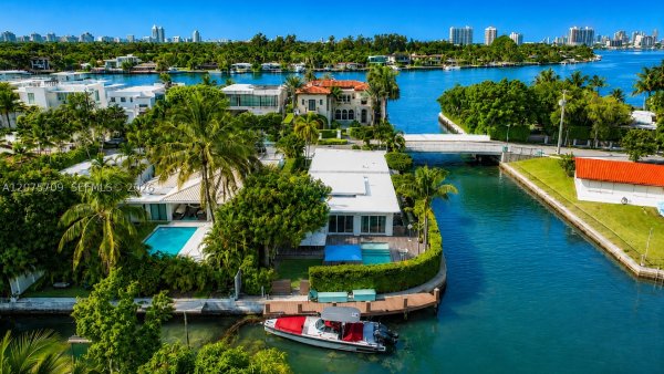 1885 Daytonia Rd Miami Beach, FL 33141