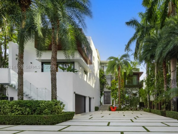 1374 S Venetian Way Miami, FL 33139