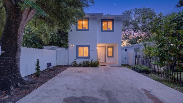 2902 NW 44th Miami, FL 33142