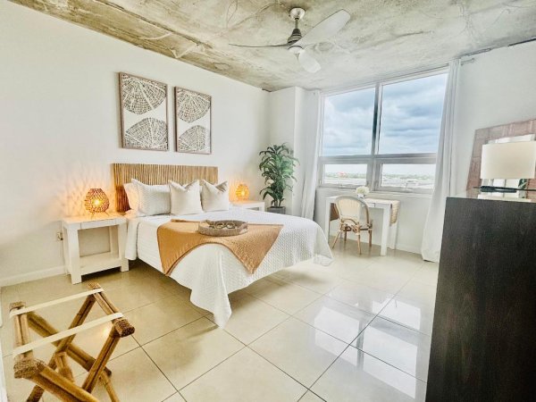 3250 NE 1st Ave #710 Miami, FL 33137