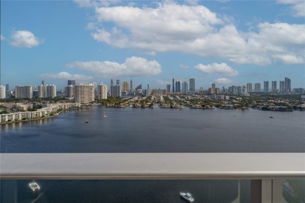 17301 Biscayne #PH 7 Aventura, FL 33160