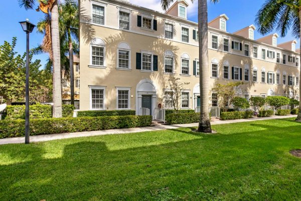 114 Locustberry #101 Jupiter, FL 33458