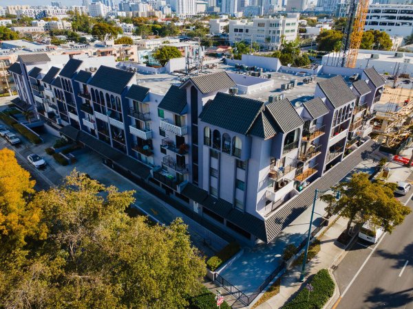 777 SW 9th #409 Miami, FL 33130