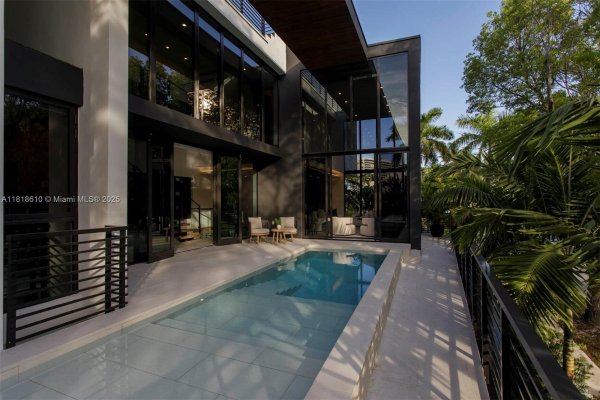 3571 Fair Isle St Miami, FL 33133