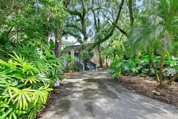 Undisclosed Address Pinecrest, FL 33156