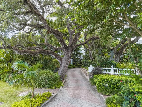 2475 S Bayshore Dr #2 Miami, FL 33133