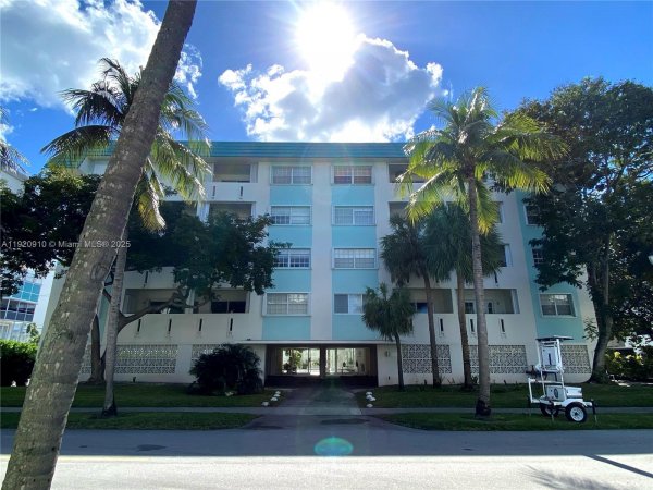 300 Galen Dr #205 Key Biscayne, FL 33149