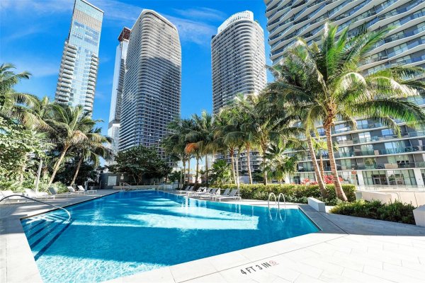 88 SW 7th St #2106 Miami, FL 33130