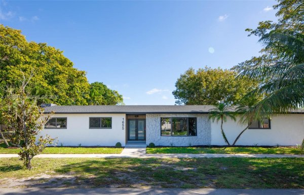 1655 N 50th Ave Hollywood, FL 33021