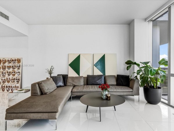 851 NE 1st Ave #4801 Miami, FL 33132