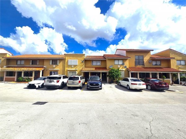 2775 W 61st St #203 Hialeah, FL 33016
