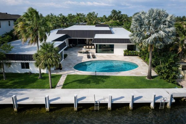 1201 Diplomat Pkwy Hollywood, FL 33019