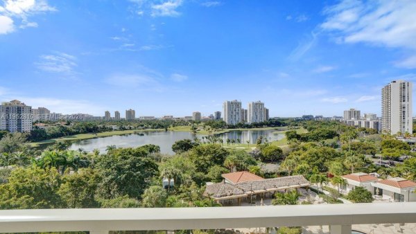 20281 E Country Clb Dr #809 Aventura, FL 33180
