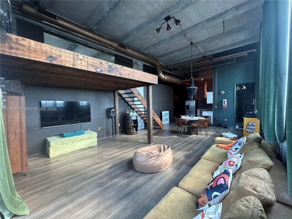 1749 NE Miami Ct #403 Miami, FL 33132