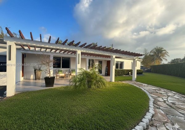 7381 SW 34th Ter Miami, FL 33155