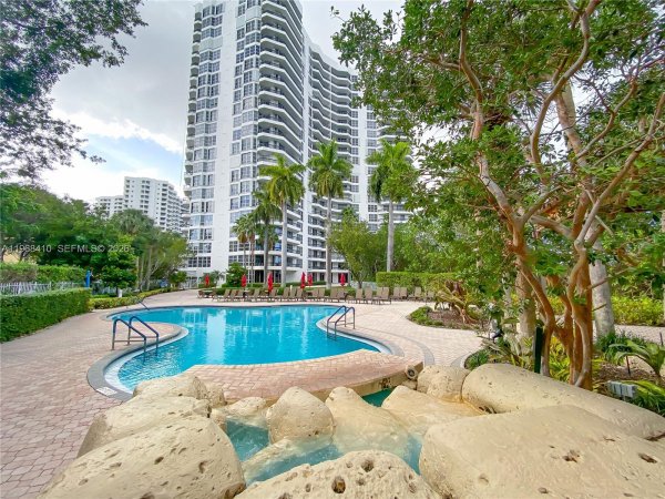 3400 NE 192nd St #LPH7 Aventura, FL 33180