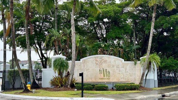 155 NW 96th Ter #2-201 Pembroke Pines, FL 33024