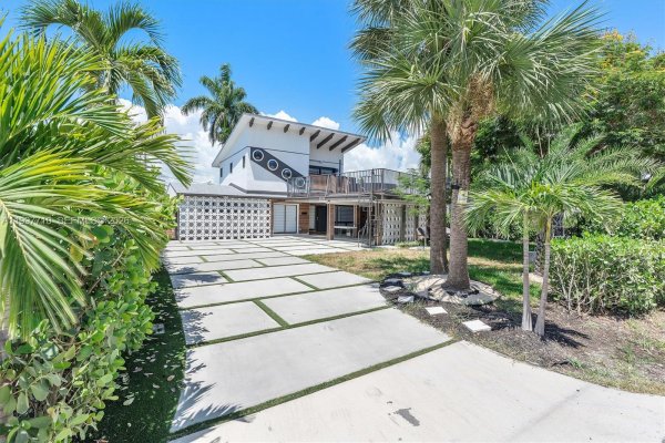 3375 NE 20th Ave Oakland Park, FL 33306