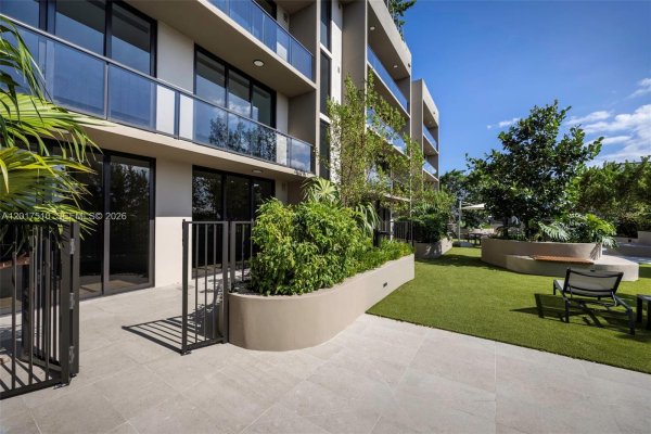 3034 Oak Ave #203 Coconut Grove, FL 33133